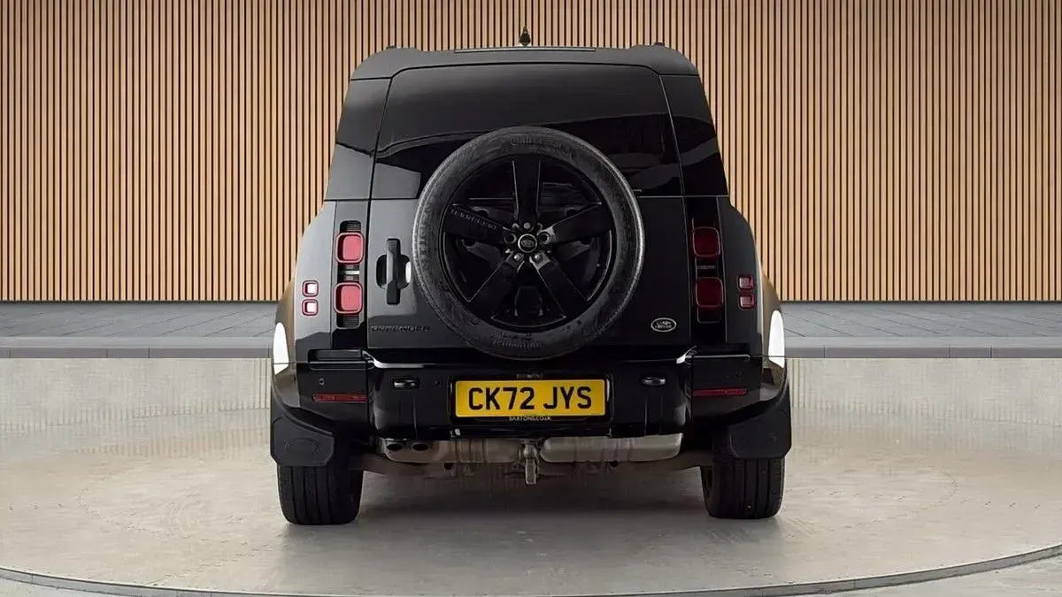 Used Land Rover Defender HSE Dynamic 300 HP (220 kW) 2022 Storm grey SUV