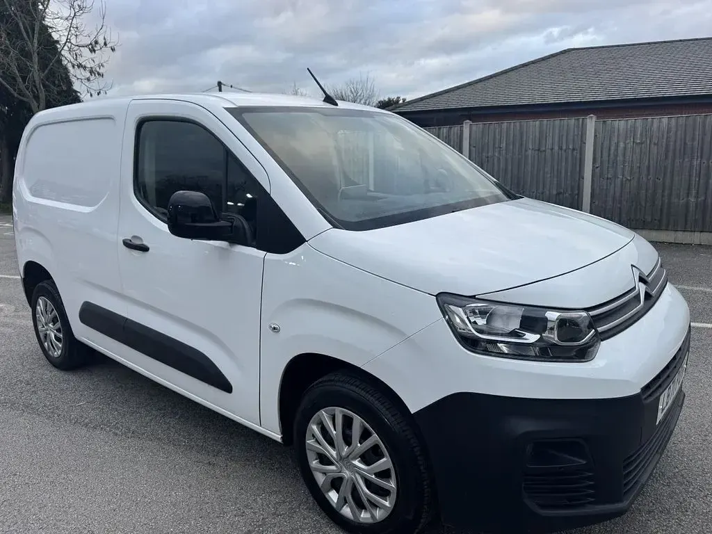Used Citroën Berlingo 100 HP (73 kW) 2021 White MPV
