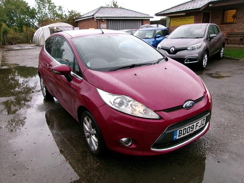 Red Used 2009 Ford Fiesta Zetec Hatchback | £3,699 (Expensive) - Image 1/4