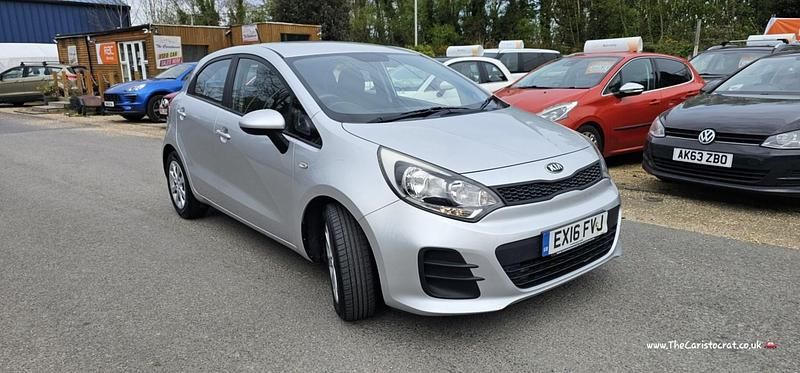 Used Kia Rio 85 HP (62 kW) 2016 Silver Hatchback