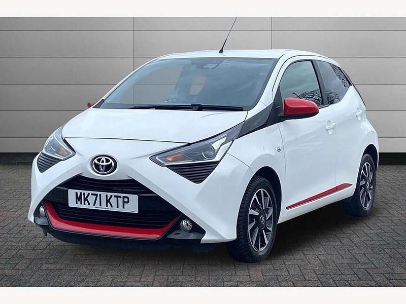 Used Toyota Aygo Trend 72 HP (52 kW) 2021 White Hatchback