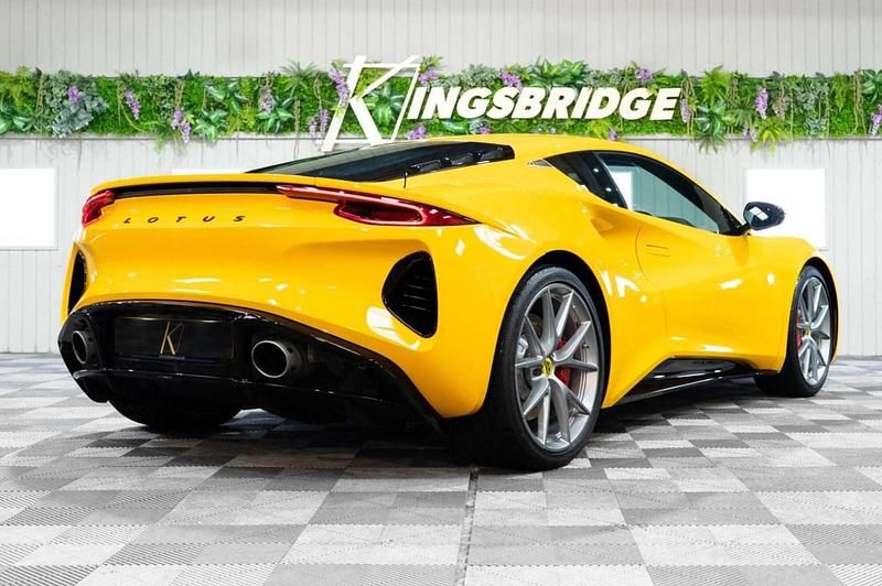 Used Lotus Emira 404 HP (297 kW) 2022 Yellow Coupe