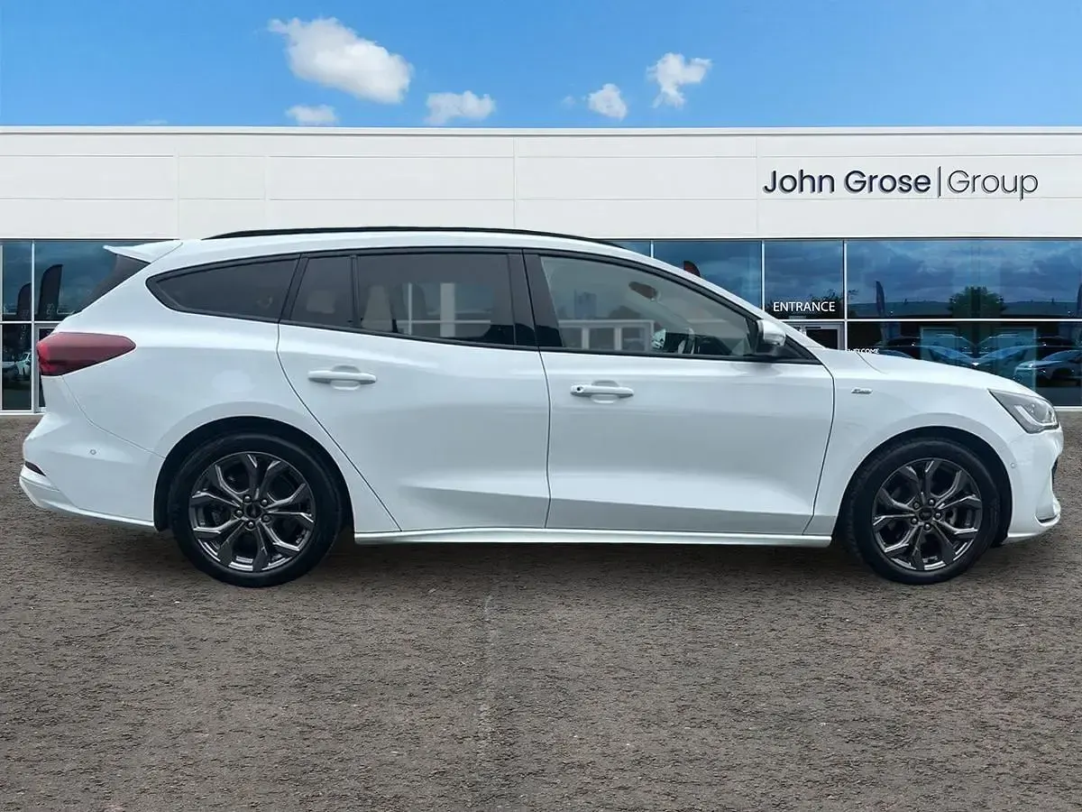 Używany Ford Focus ST-Line 2024 Biały Kombi