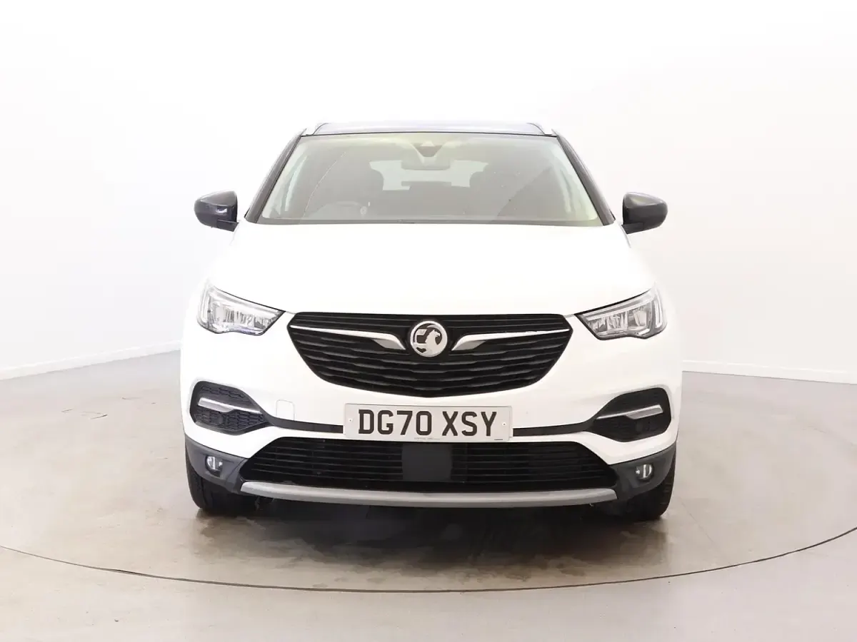 Used Vauxhall Grandland X SRi 130 HP (95 kW) 2020 White SUV