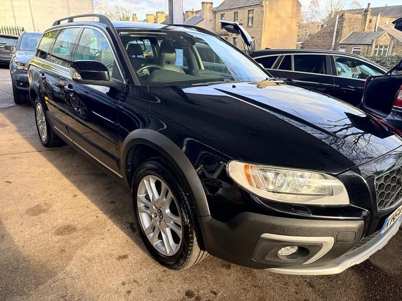Black Used 2014 Volvo XC70 SE Lux Estate | £11,495 (A bit pricey) - Image 1/4