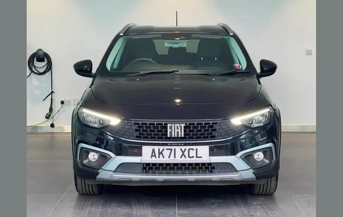 Used Fiat Tipo Cross 100 HP (73 kW) 2022 Black Hatchback