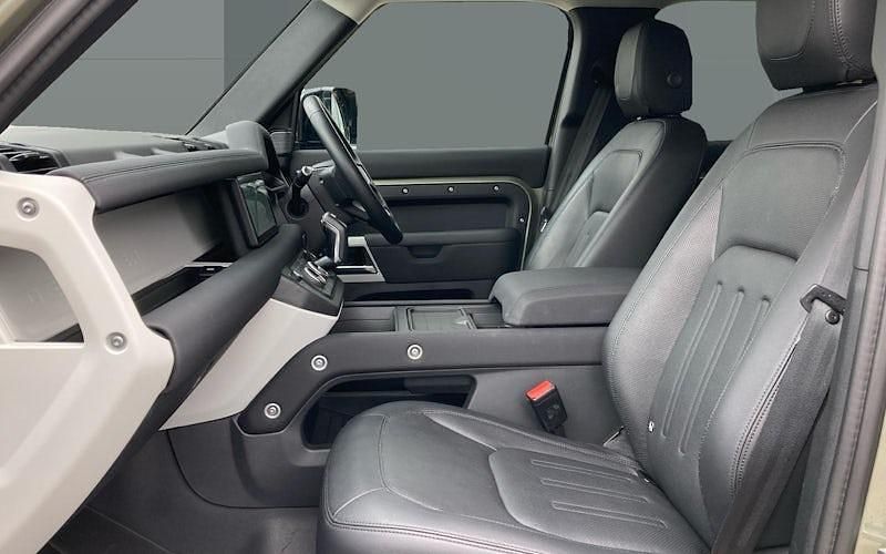 Used Land Rover Defender First Edition 250 HP (183 kW) 2021 SUV