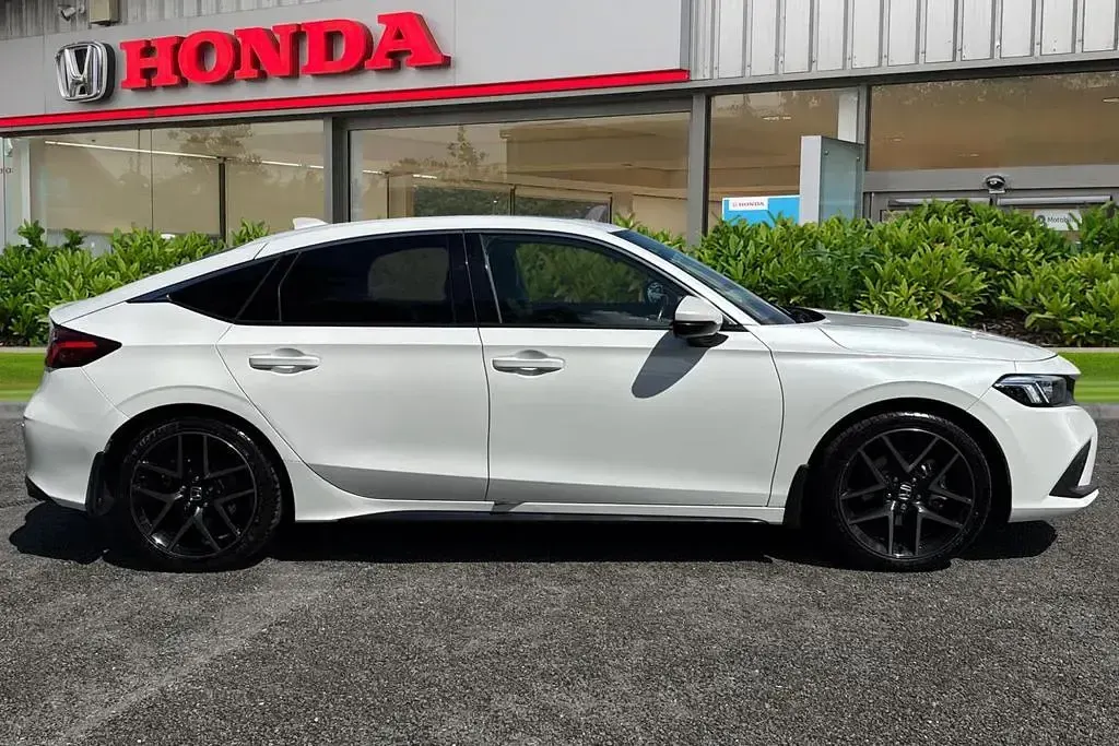 Used Honda Civic Advance 184 HP (135 kW) 2023 White Hatchback