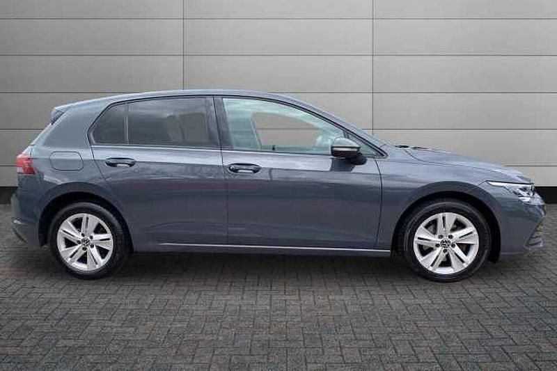 Second-hand VW Golf VIII 150 CP (110 kW) 2022