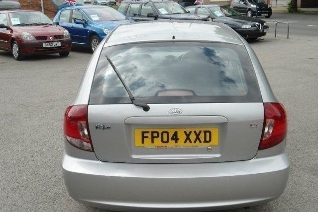 Used Kia Rio 80 HP (58 kW) 2004 Hatchback