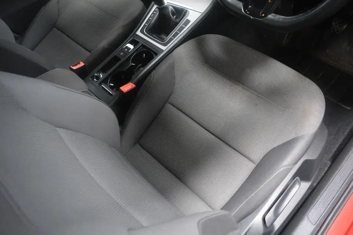 Used VW Golf VII SE 105 HP (77 kW) 2014 Red Hatchback