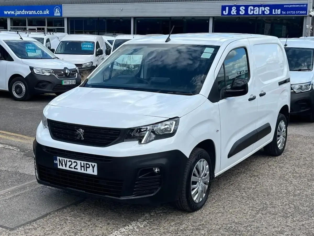 Used Peugeot Partner Premium 131 HP (96 kW) 2022 White MPV