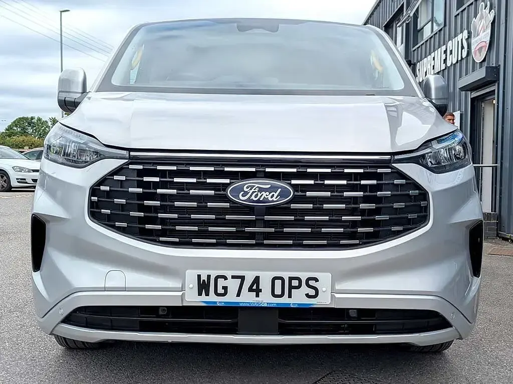 Used Ford Tourneo Titanium 136 HP (100 kW) 2024 Silver MPV