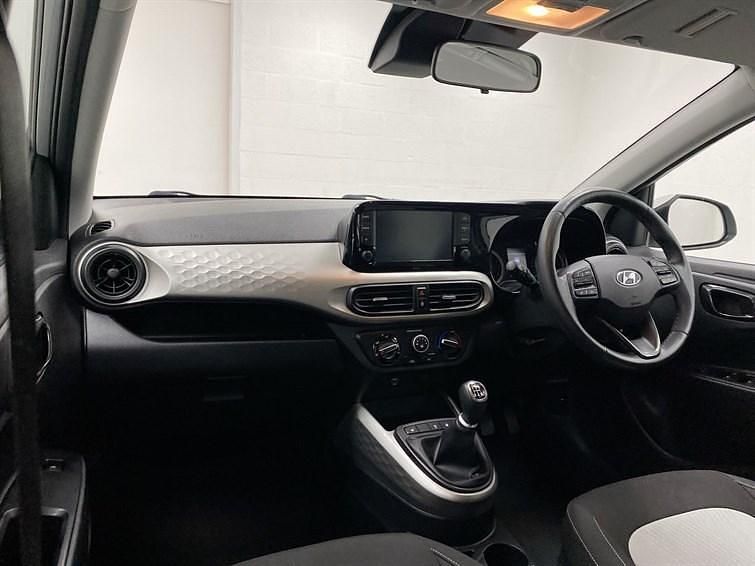 Begagnad Hyundai i10 Premium 2020 Silver Halvkombi