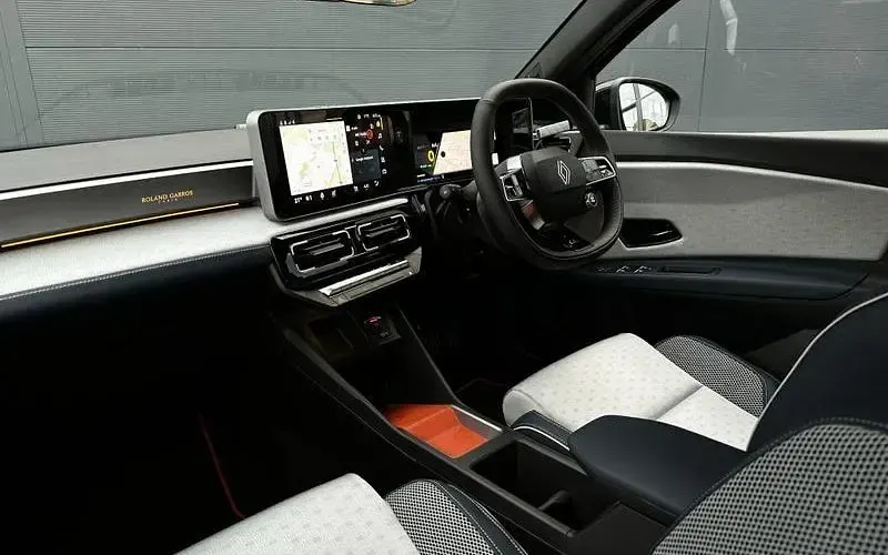 New Renault 5 E-Tech Komfort 110 kW (150 HP) 2025 Hatchback