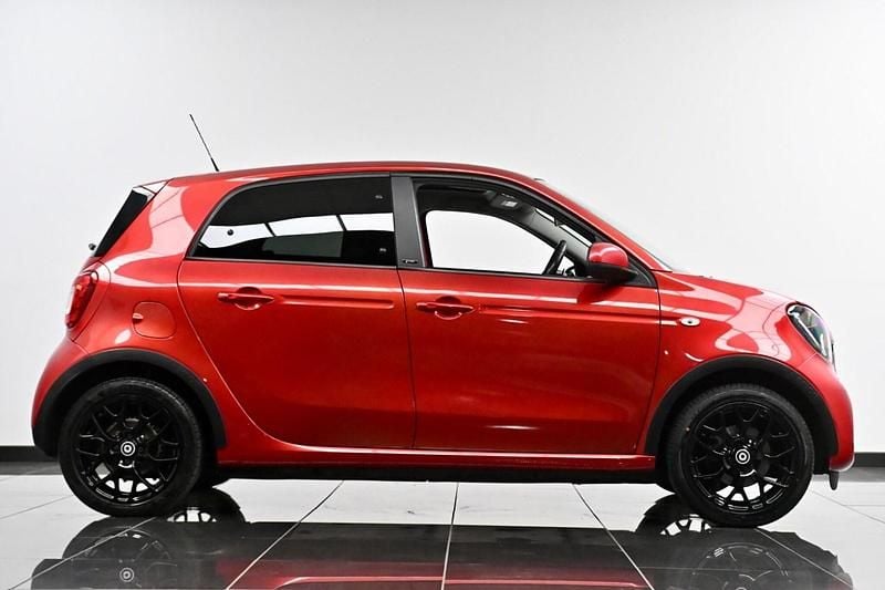 Used Smart ForFour Premium 90 HP (66 kW) 2018 Red Hatchback