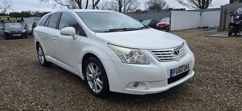 Used Toyota Avensis 2010 White Estate