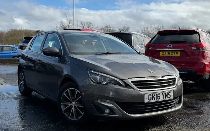 Used Peugeot 308 Allure 120 HP (88 kW) 2016 Hatchback