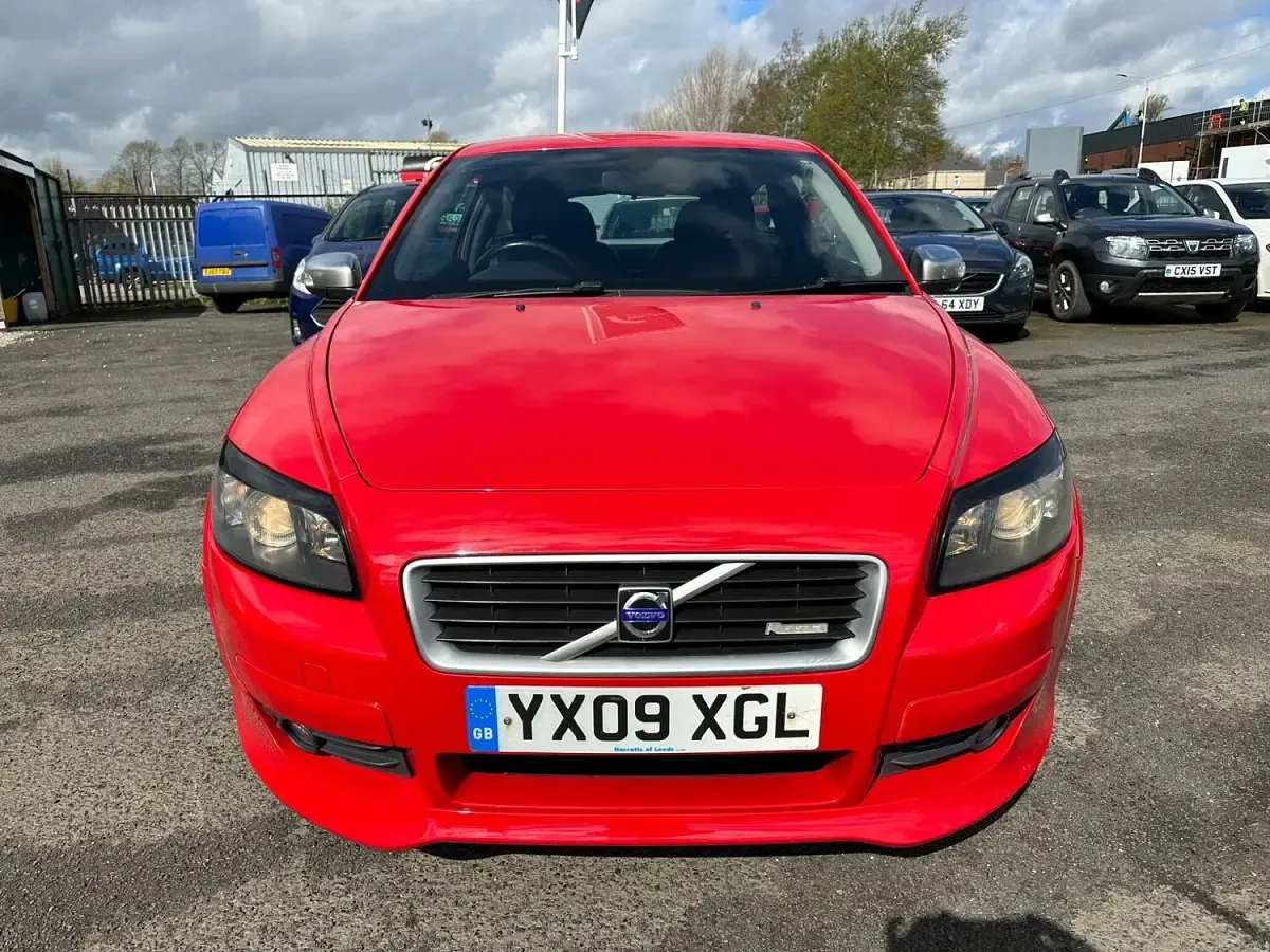 Used Volvo C30 R-Design 100 HP (73 kW) 2009 Red Hatchback