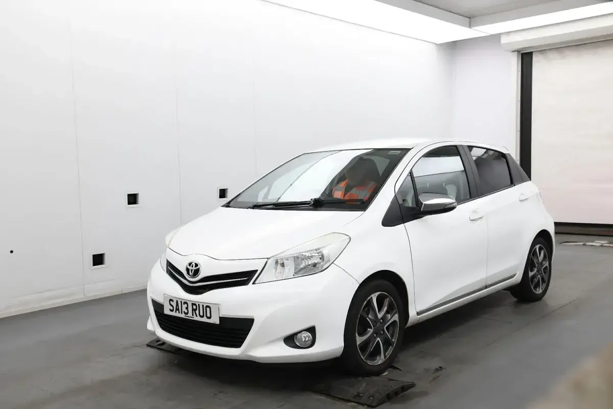 Used Toyota Yaris Trend 99 HP (72 kW) 2013 White Hatchback