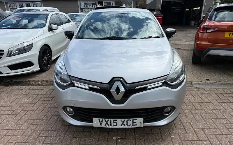 Begagnad Renault Clio IV Dynamique 90 HK (66 kW) 2015 Silver Halvkombi