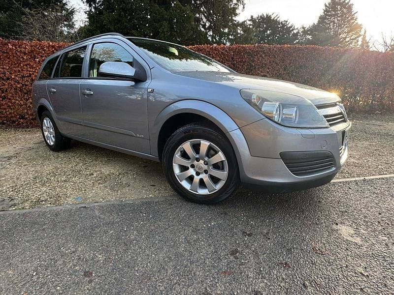 Used Vauxhall Astra Club 123 HP (90 kW) 2006 Silver Estate