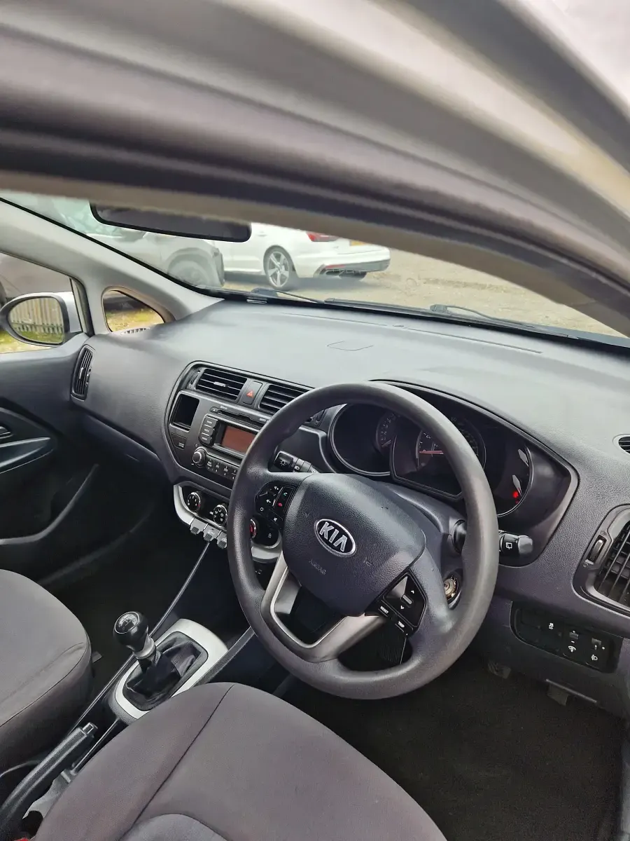 Used Kia Rio 85 HP (62 kW) 2014 Silver Hatchback