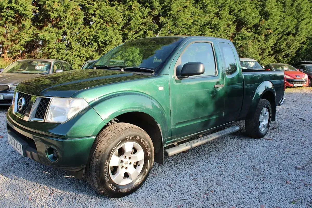 Used Nissan Navara 174 HP (127 kW) 2007 Green Pickup