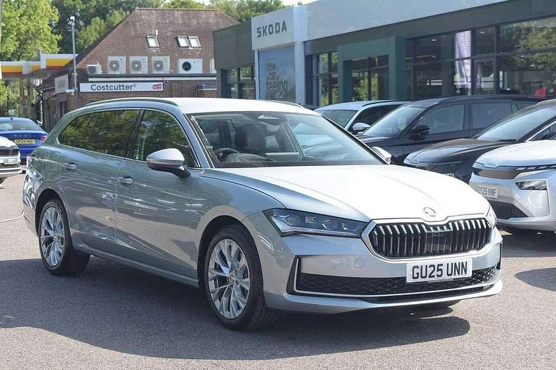 Pebble silver metallic Used 2025 Skoda Superb SE L Estate | £33,901 (Expensive) - Image 1/4