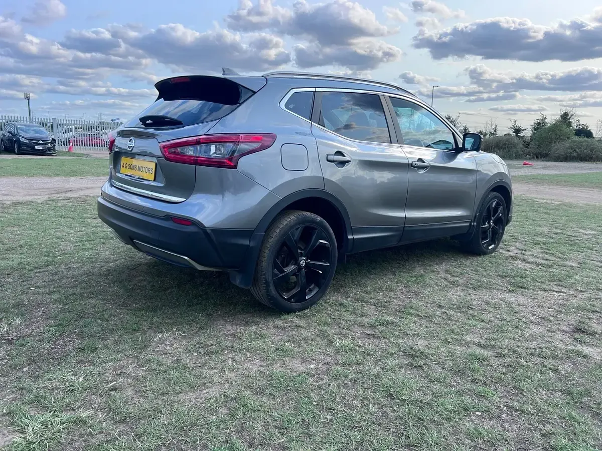 Used Nissan Qashqai Tekna 115 HP (84 kW) 2017 Grey SUV