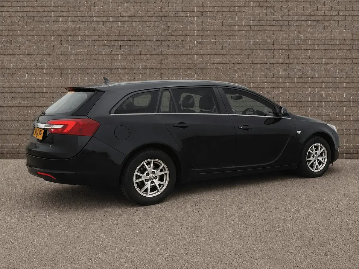 Used Vauxhall Insignia Design Edition 140 HP (102 kW) 2015 Black Estate