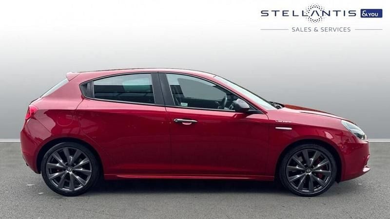 Used Alfa Romeo Giulietta Veloce 240 HP (176 kW) 2016 Red Hatchback