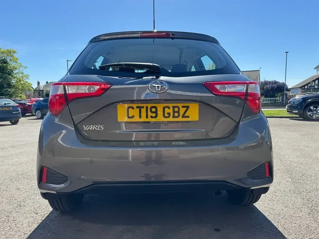 Used Toyota Yaris 107 HP (78 kW) 2019 Grey Hatchback