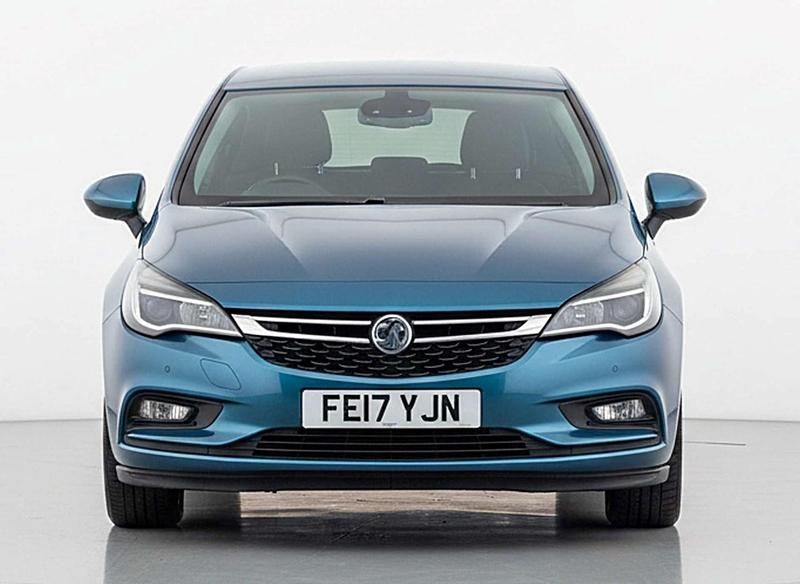 Second-hand Vauxhall Astra SRi 2017 Albastru Hatchback