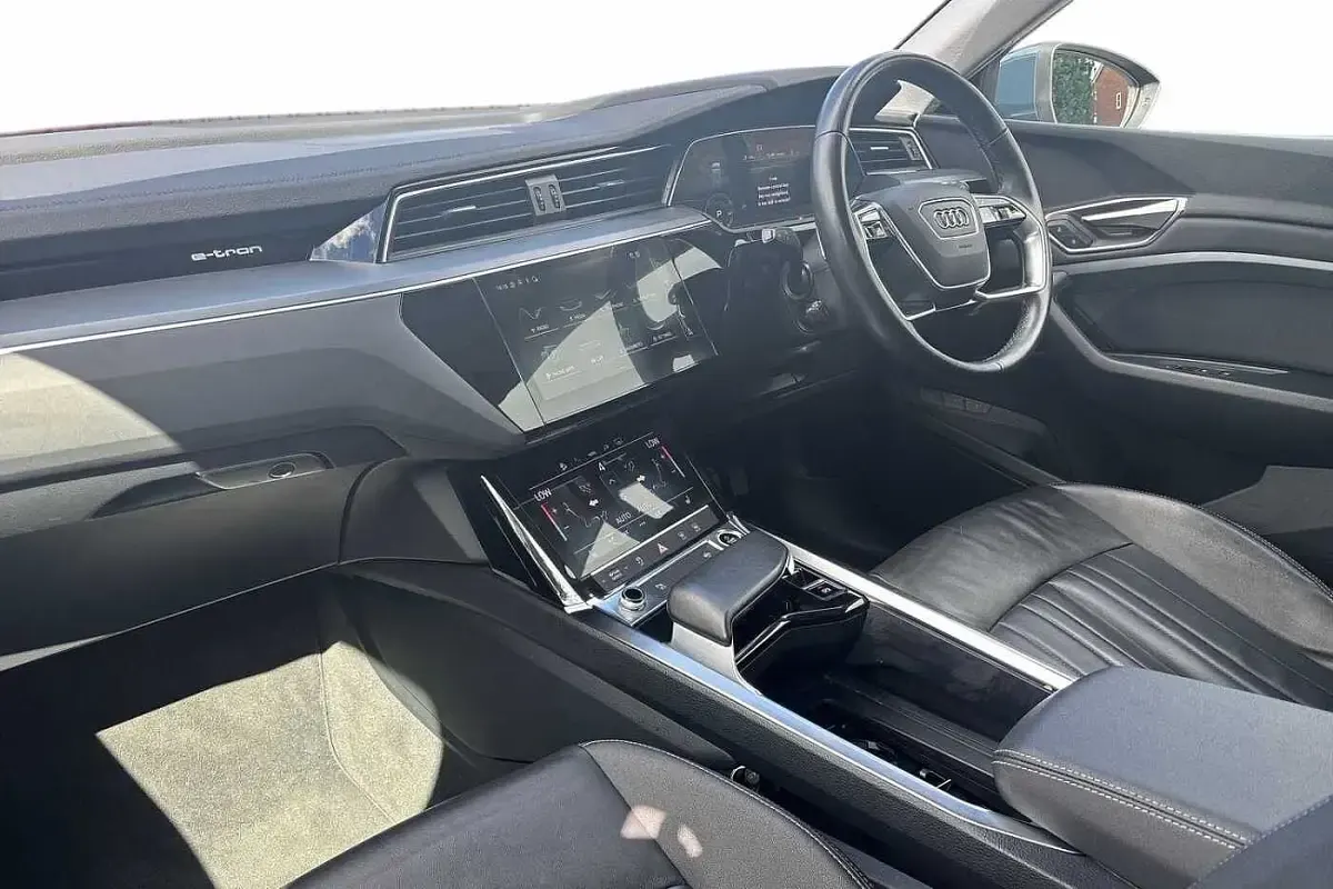 Used Audi Q8 e-tron Sport 250 kW (340 HP) 2023 Plasma blue, metallic SUV