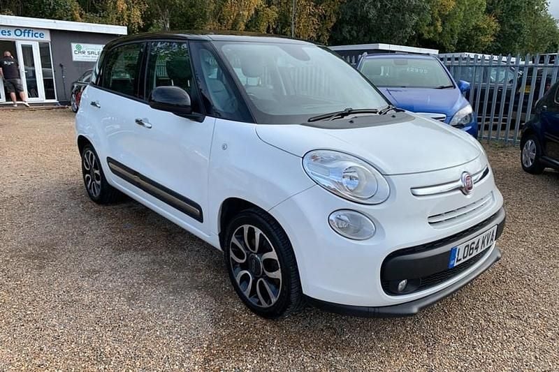 White/black Used 2015 Fiat 500L Lounge MPV | £3,795 (Fair price) - Image 1/1