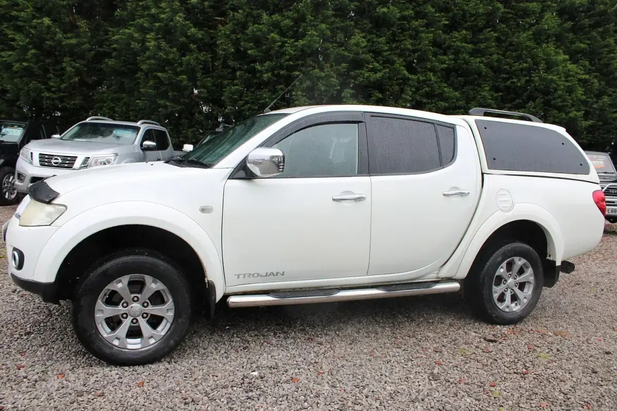 Used Mitsubishi L200 175 HP (128 kW) 2014 White Pickup
