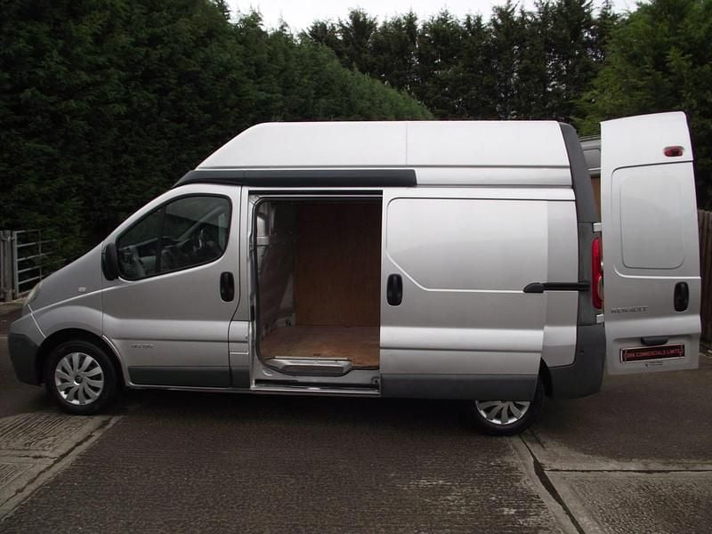 Silver Used 2010 Renault Trafic MPV | £3,300 (Super price) - Image 1/4
