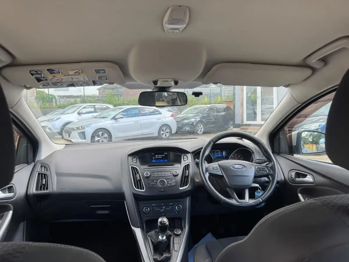 Used Ford Focus Zetec 120 HP (88 kW) 2015 Silver Hatchback