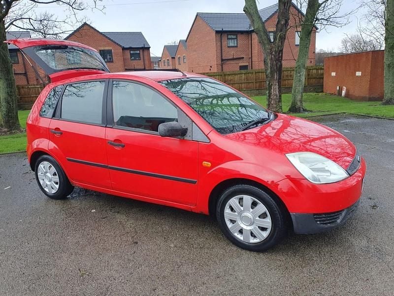Used Ford Fiesta Studio 75 HP (55 kW) 2005 Red Hatchback