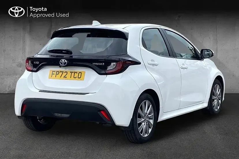 Used Toyota Yaris 116 HP (85 kW) 2022 White Hatchback