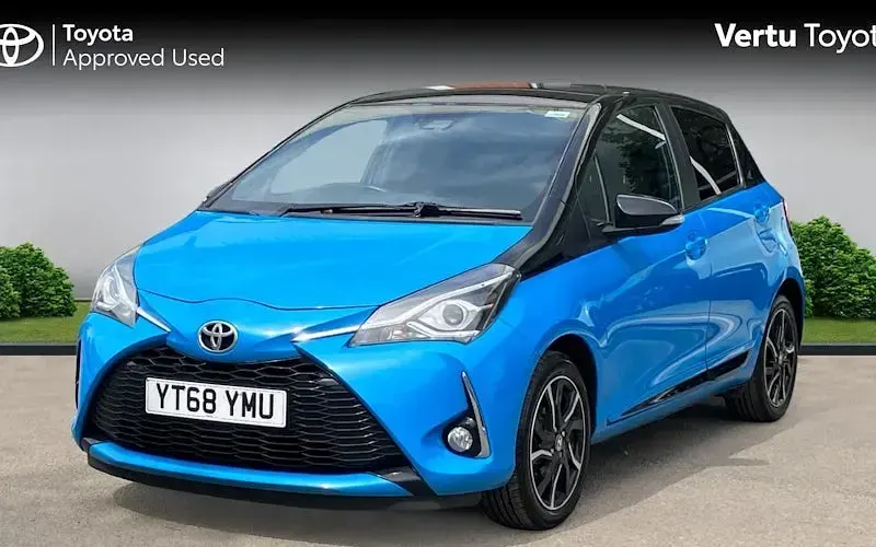 Used Toyota Yaris 111 HP (81 kW) 2017 Blue Hatchback