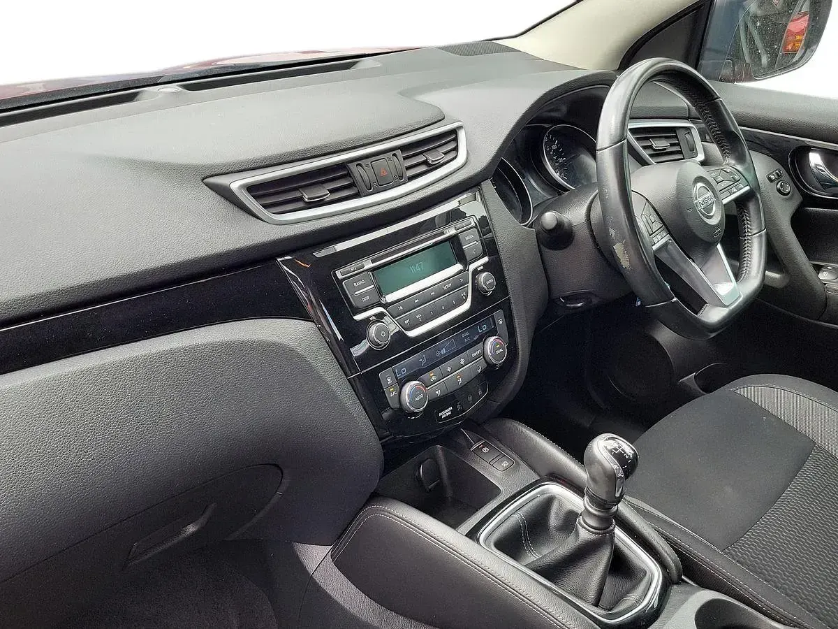Used Nissan Qashqai Acenta 115 HP (84 kW) 2018 Red SUV