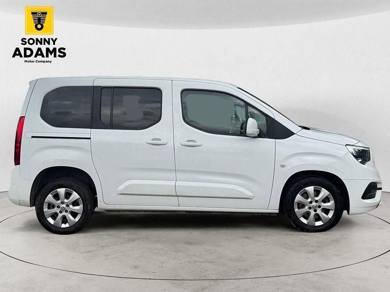 Used Vauxhall Combo 100 HP (73 kW) 2021 White MPV