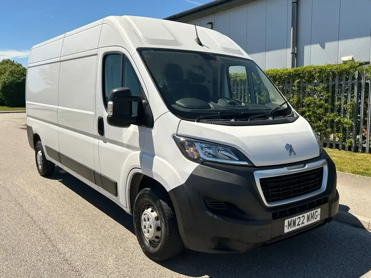 Used Peugeot Boxer 140 HP (102 kW) 2022 White Van