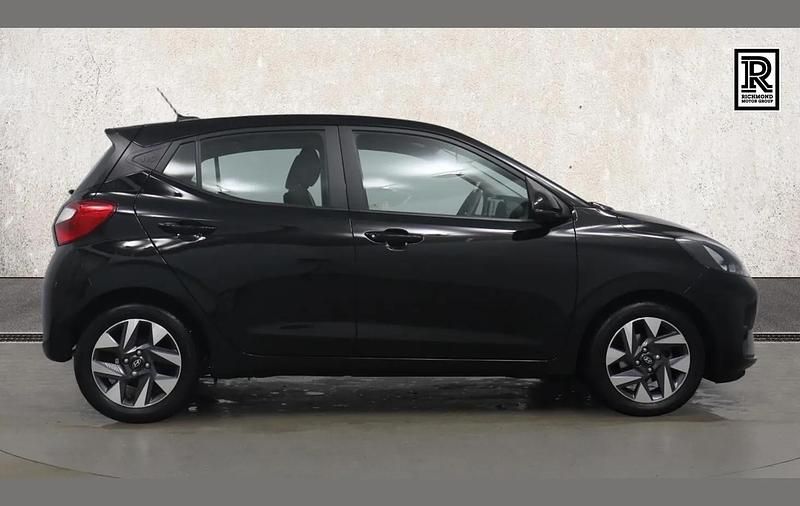 Used Hyundai i10 Advanced 77 HP (56 kW) 2024 Black Hatchback