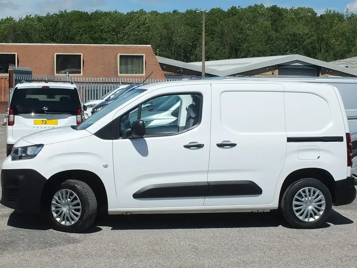 Used Citroën Berlingo 75 HP (55 kW) 2021 White MPV