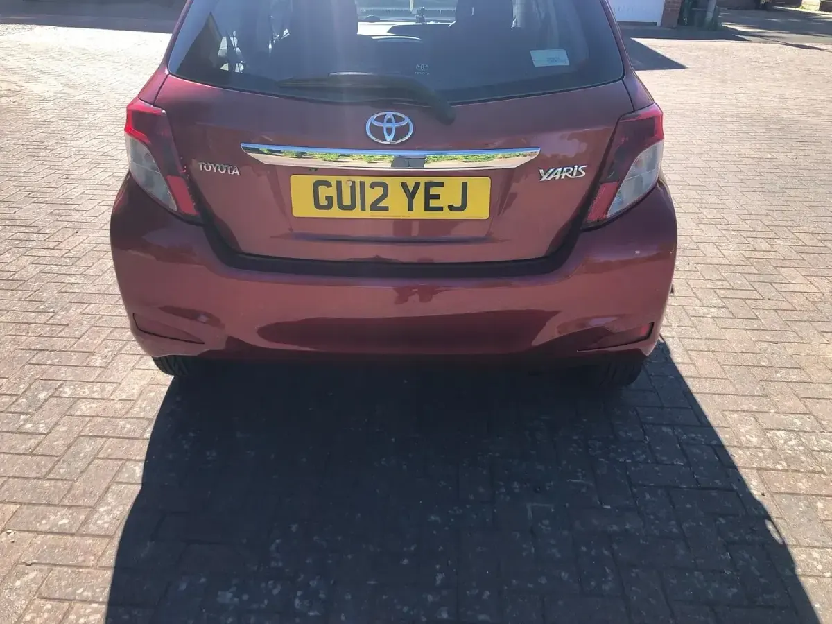 Used Toyota Yaris 99 HP (72 kW) 2012 Red Hatchback