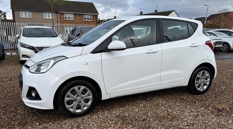 Usado Hyundai i10 SE 66 HP (48 kW) 2016 Branco Citadino