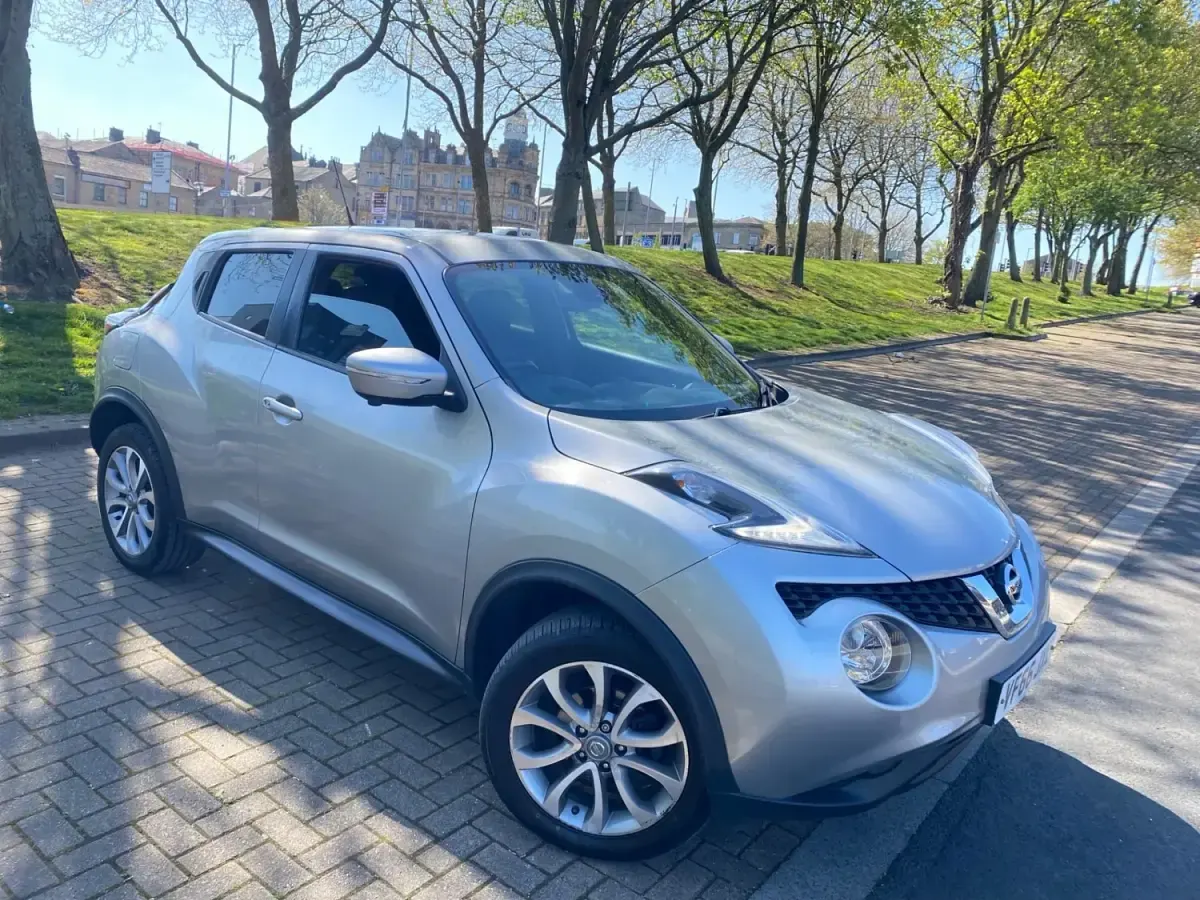 Begagnad Nissan Juke Tekna 2017 Silver SUV